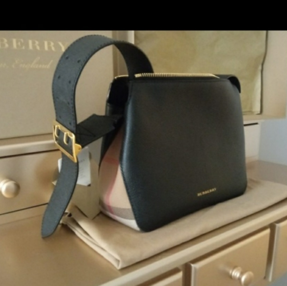 Burberry Helmsley Black Bag Purse BEAUTIFUL 😍